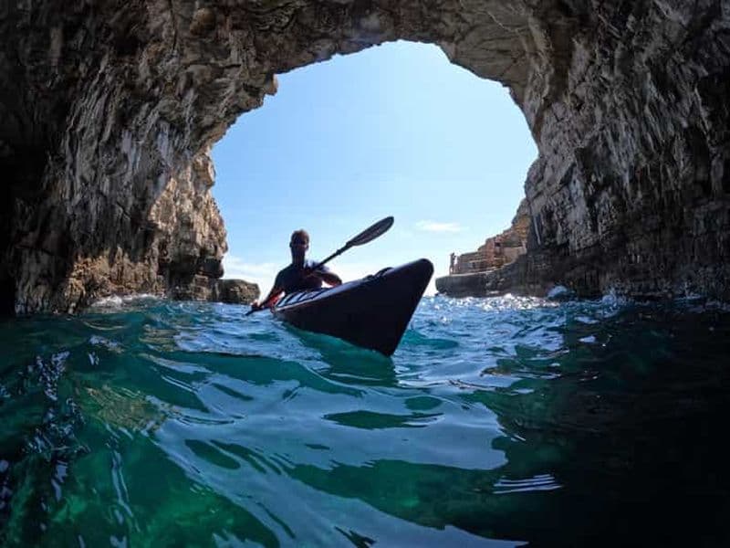 Billet Pula : kayak et plongée en apnée à la grotte bleue (avec combinaison de plongée)