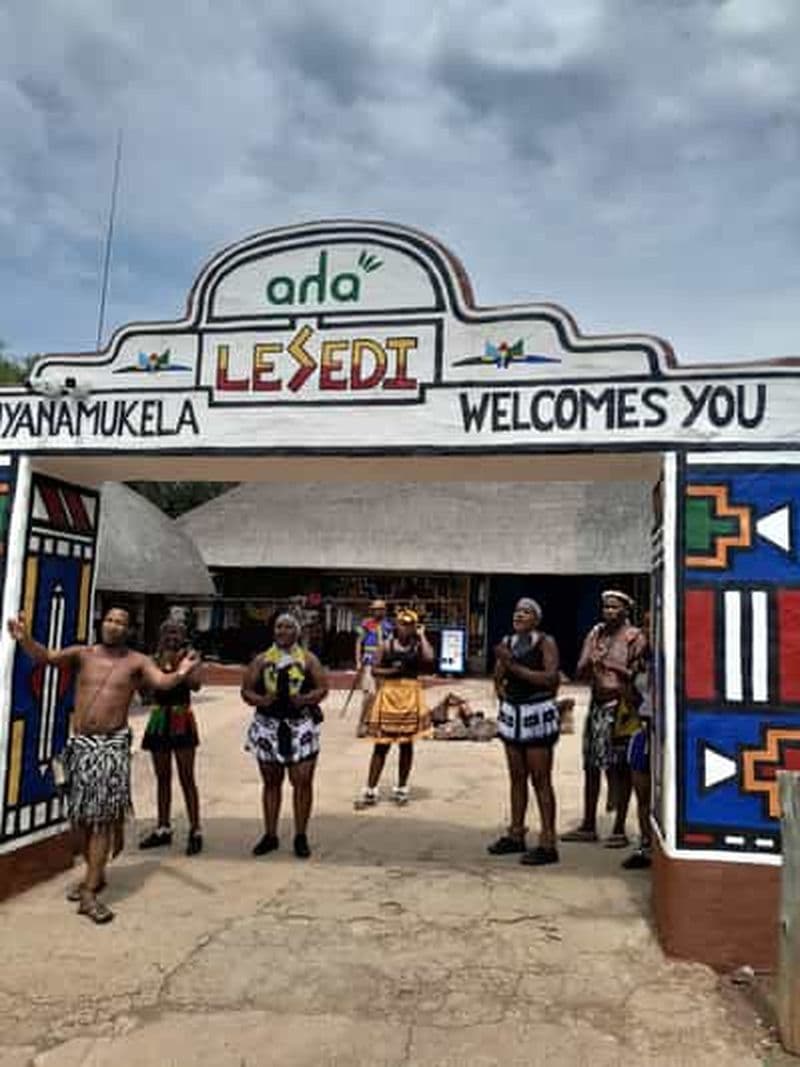 Billet Visite privée du village culturel de Lesedi et du parc des lions