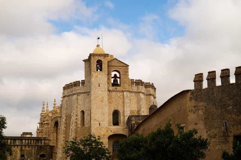 Billet Visite privée d'une journée à Tomar avec un guide de la région et déjeuner