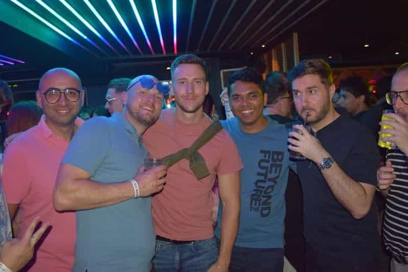 Billet Cardiff : Excursion privée d'un enterrement de vie de garçon dans un pub avec shots gratuits