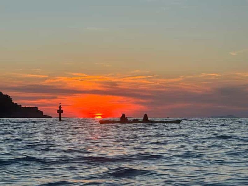 Billet Sorrente : Visite guidée de la côte de Sorrente en kayak au coucher du soleil