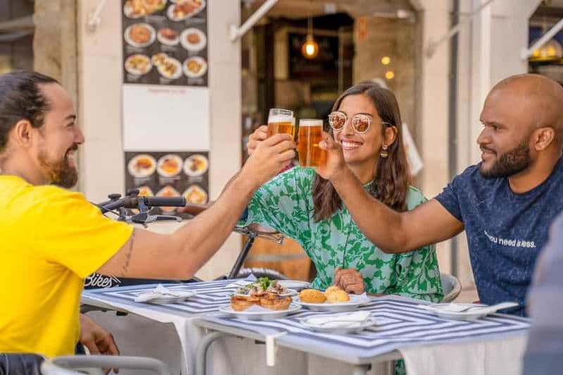 Billet Lisbonne : visite culinaire à vélo électrique d'Alfama et de la vieille ville