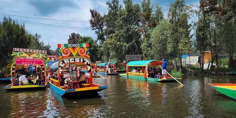 Billet Mexico : Tour en bateau de Xochimilco, Coyoacán et visites des peintures murales de l'UNAM