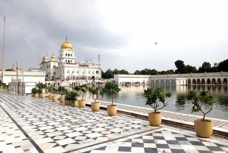 Billet Delhi : promenade spirituelle (Bangla Sahib et temple Laxminarayan)