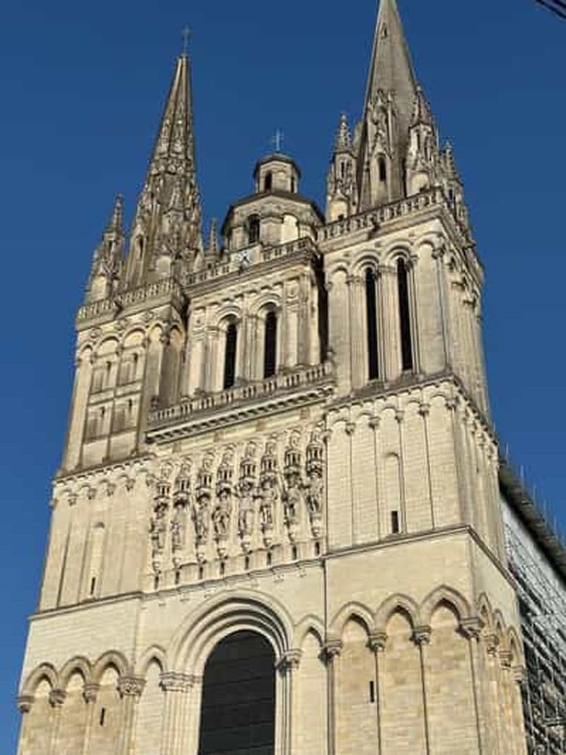 Billet Angers : château d'Angers, dégustation de vins et déjeuner