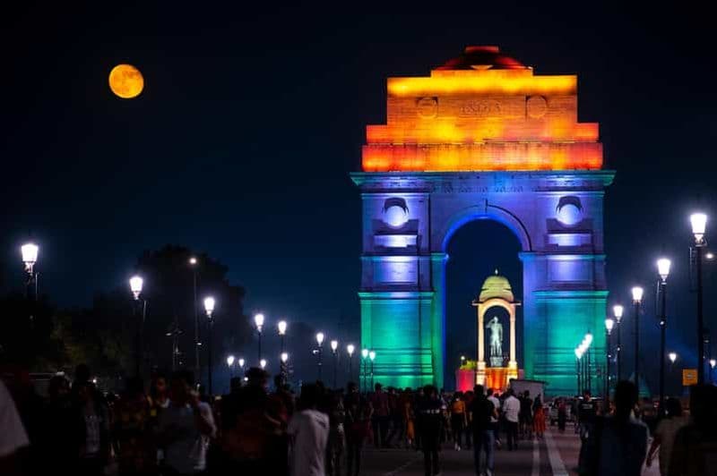 Billet Au départ de Delhi : visite nocturne avec la Porte de l'Inde et le Fort Rouge