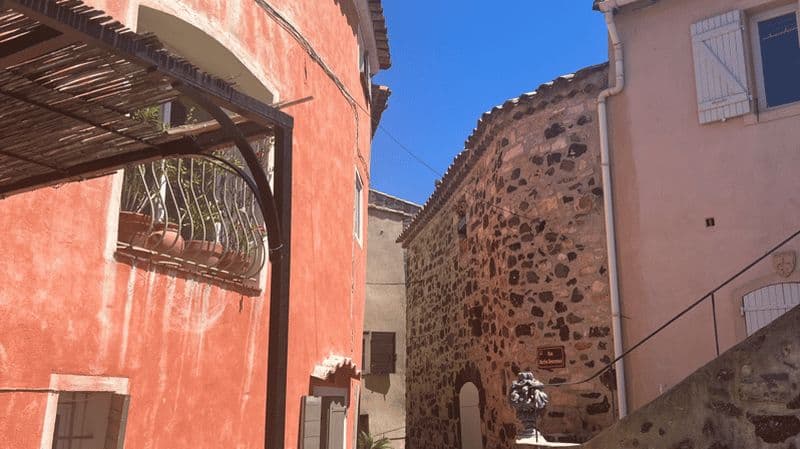 Billet Des Evenos médiévaux aux vins de Bandol : un aperçu de la Provence