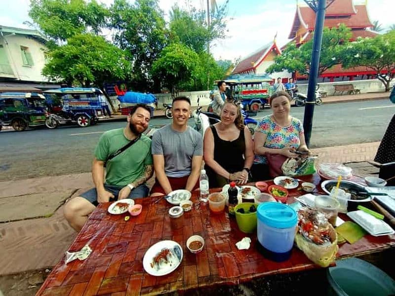 Billet Luang Prabang : Visite gastronomique à pied et bénédiction d'un moine