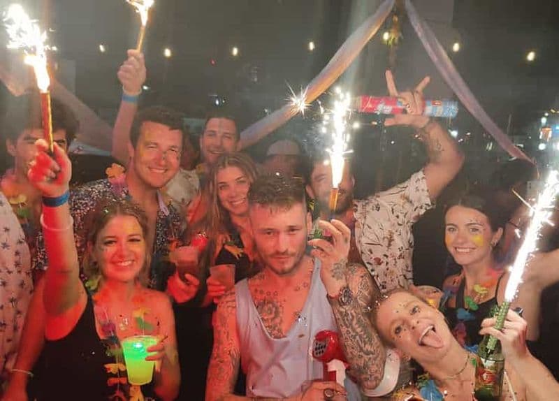 Billet Lisbonne : tournée des bars avec boissons, jeux et frais d'entrée