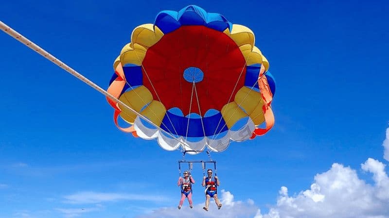Billet Bali : Aventure en parachute ascensionnel sur la plage de Nusa Dua