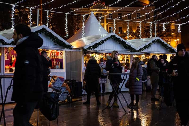 Billet Vilnius : visite à pied des lumières et histoires de Noël