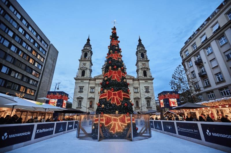 Billet Au départ de Vienne : excursion d'une journée au marché de Noël de Budapest