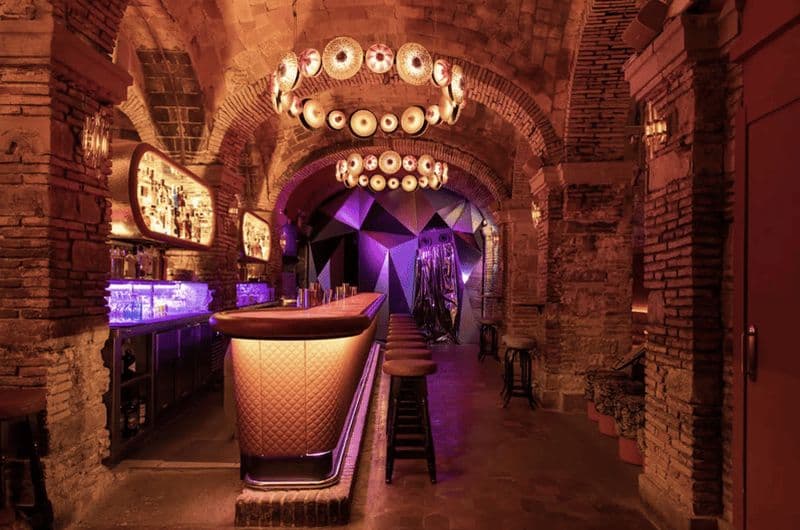 Billet Barcelone : visite des bars clandestins avec boissons gratuites et discothèque