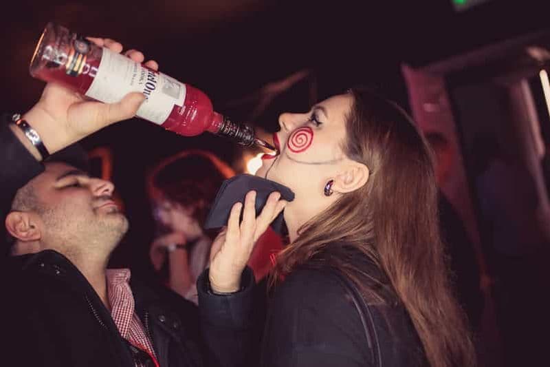 Billet Tournée des bars avec open bar facultatif d'une heure et boîtes de nuit