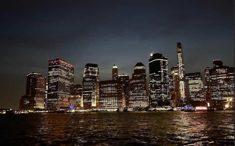 Billet Croisière au coucher du soleil à New York - Lumières de la ville et vue sur les toits