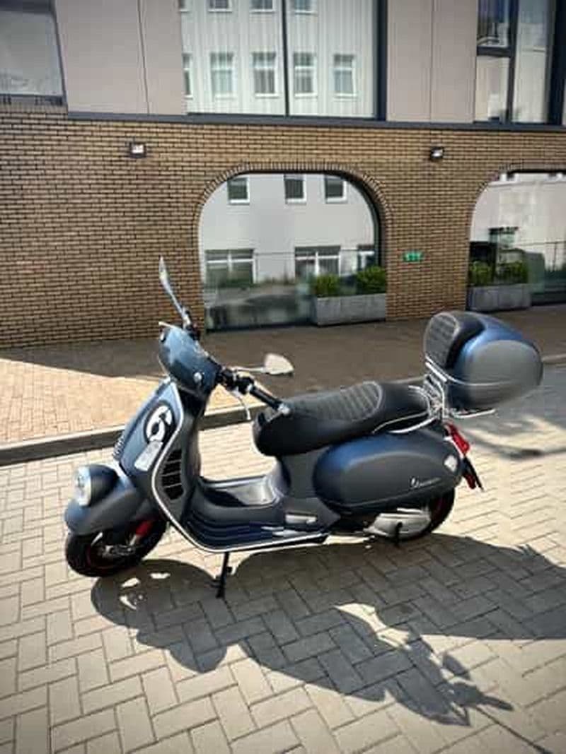 Billet Explorez la ville de Vilnius à bord d'une moto de luxe.