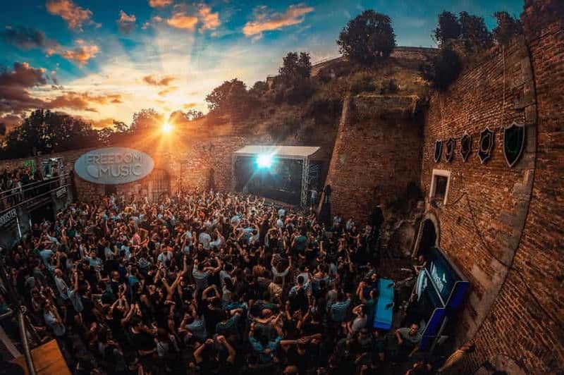 Billet Vie nocturne à Beograd : L'expérience des clubs clandestins