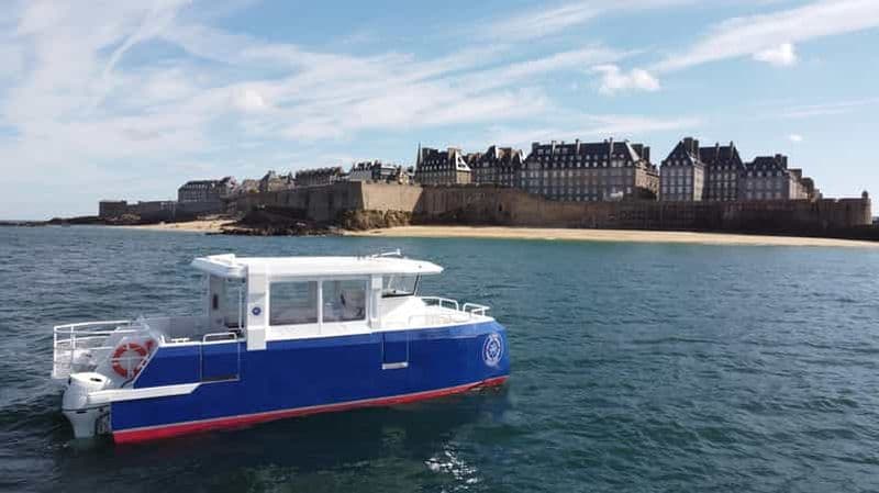 Billet Saint-Malo : visite en petit groupe en bateau avec un local