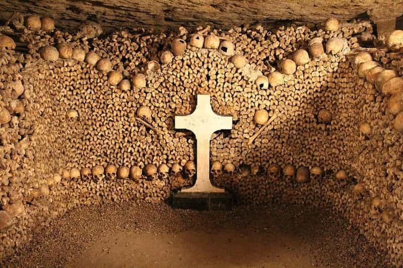 Billet Paris : Entrée des catacombes et croisière sur la Seine avec audioguide