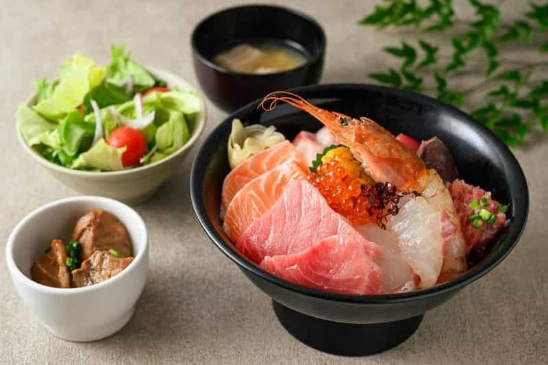 Billet Vente aux enchères de thon au Toyosu Fish Market avec buffet de fruits de mer frais