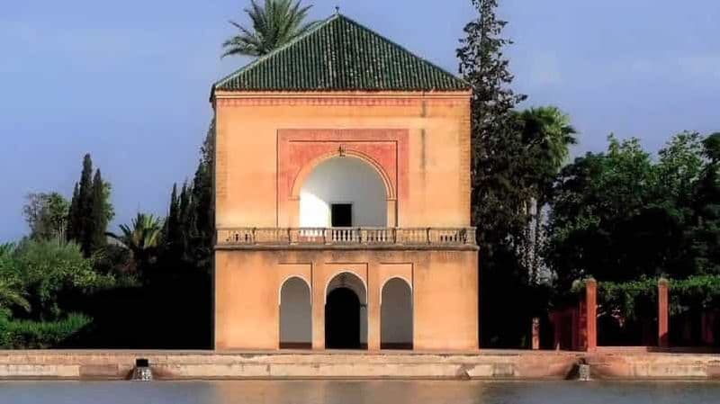 Billet Marrakech : Menara, visite des jardins secrets avec promenade à dos de chameau