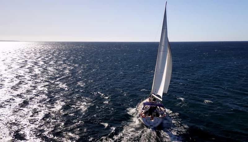 Billet Aventure de voile en journée près de Lagos et Luz !