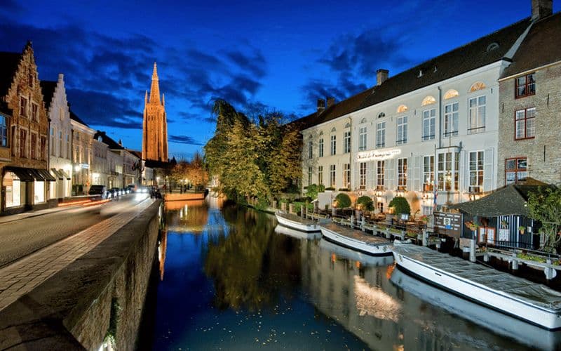 Billet Les secrets de la ville révélés : Visite privée avec croisière commentée