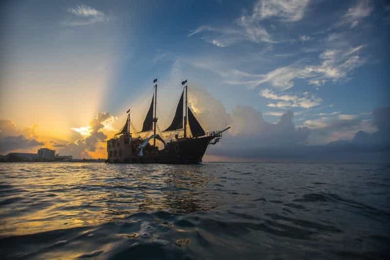 Billet Cancún : Dîner-croisière Pirate Jolly Roger 2025