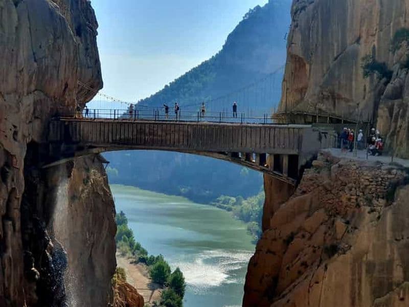 Billet Caminito del Rey depuis Malaga, guide officiel, boisson et tirage au sort.