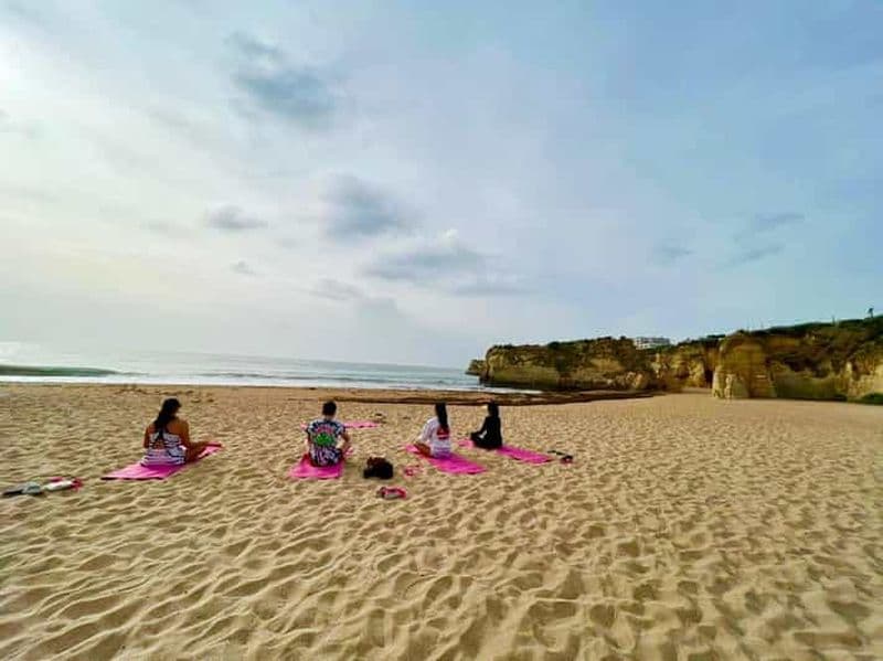Billet Yoga matinal sur la plage à Albufeira par el Sol Lifestyle