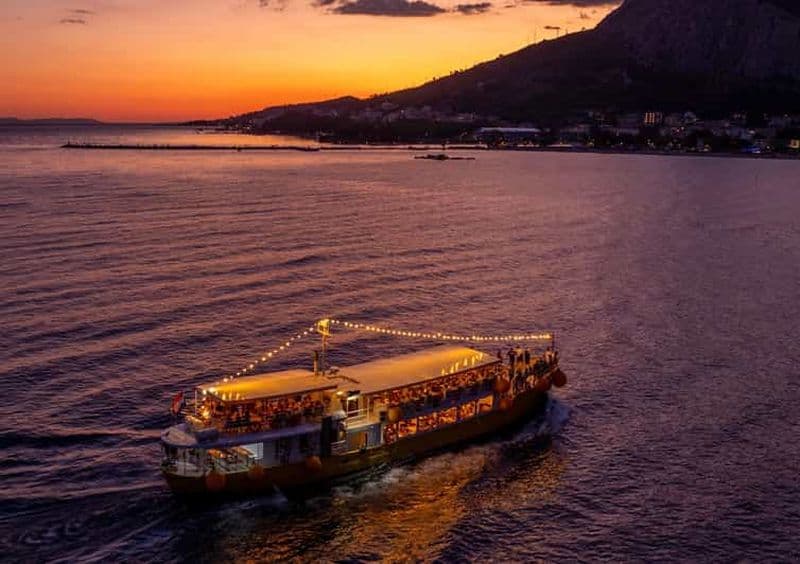 Billet Omiš : Excursion en bateau au coucher du soleil à Pučišća (île de Brač) avec dîner