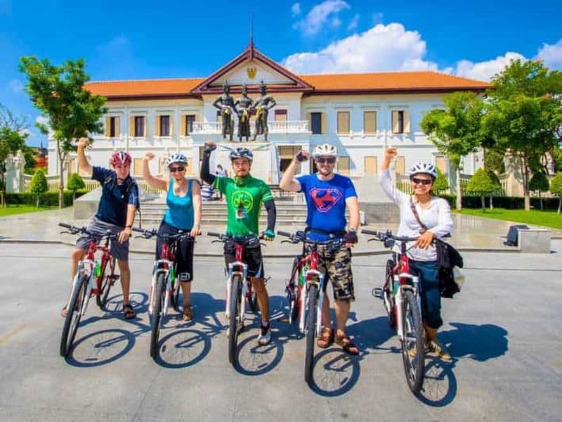 Billet Chiang Mai : visite privée de la vieille ville à vélo - Soirée