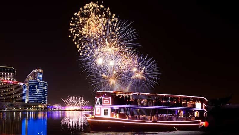 Billet Dubaï : Dîner-croisière de luxe sur le canal pour le réveillon du Nouvel An