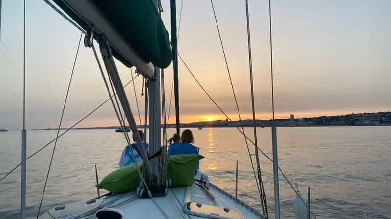 Billet Lisbonne : Croisière au coucher du soleil sur le Tage avec boisson de bienvenue