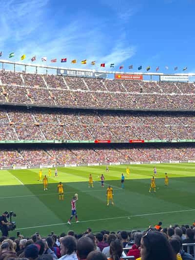 Billet Barcelone : Match du FC Barcelone avec des sièges de supporters et un hôte local