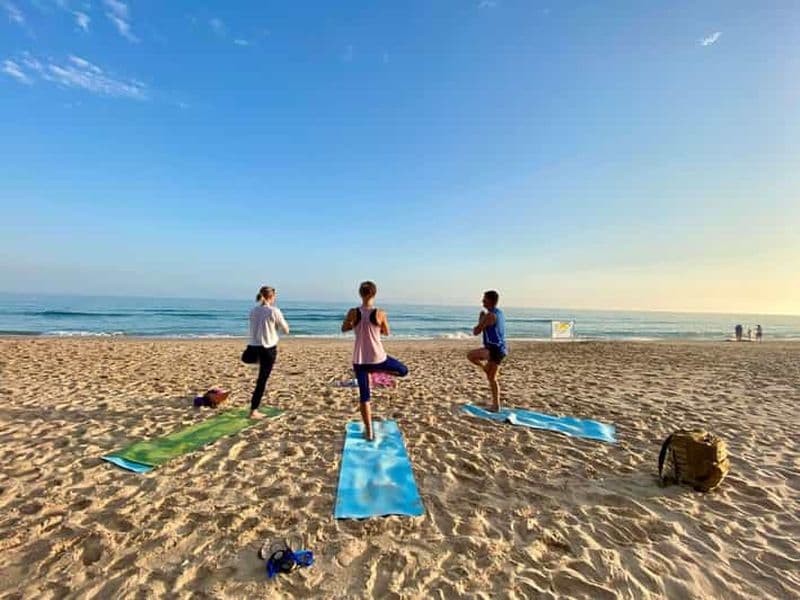 Billet Yoga matinal sur la plage à Lagos par el Sol Lifestyle