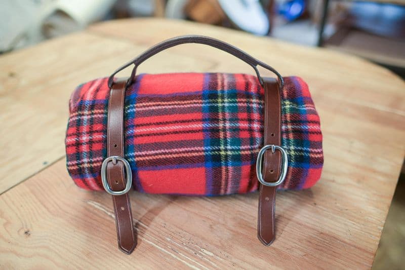 Billet Réalisez votre porte plaid en cuir