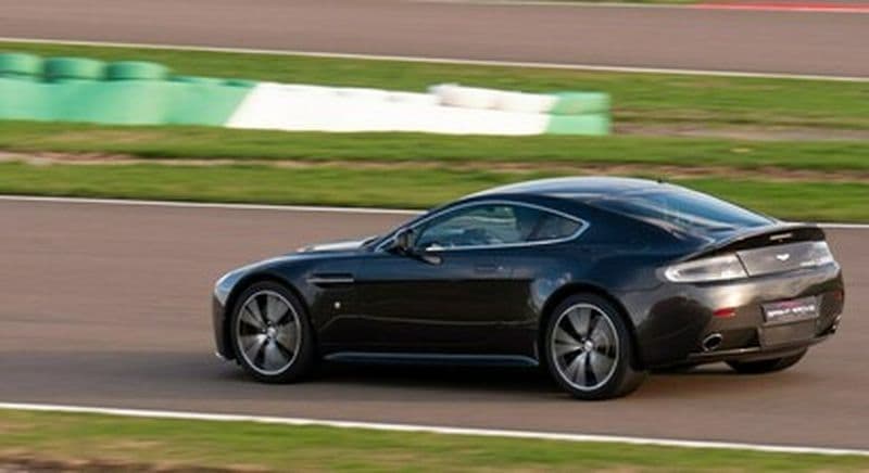 Billet Pilotage d'une Aston Martin - Circuit de Pont-l'Évêque
