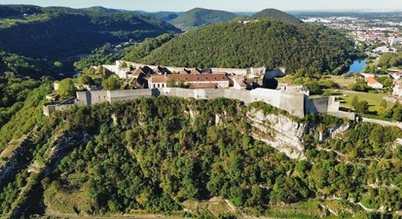 Billet Baptême en Hélicoptère dans le Doubs - Vol en hélicoptère à Besançon