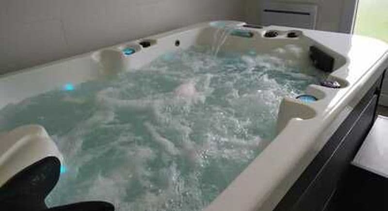 Billet Jacuzzi et massage bien-être à Saint-Jean-d'Angle près de Rochefort
