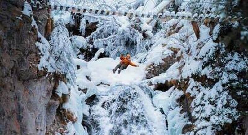Billet Tyrolienne au dessus des cascades gelées près de la station du Grand Tourmalet