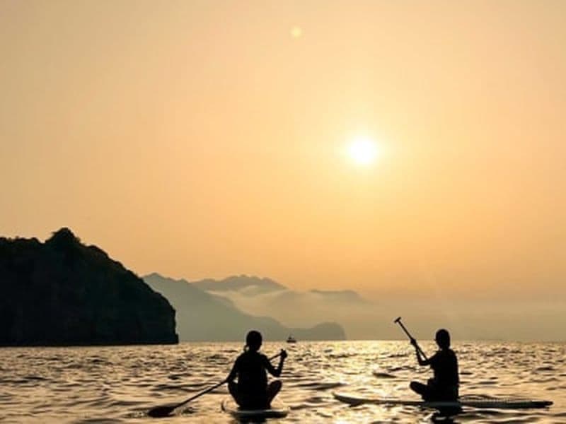 Billet Excursion en SUP au lever du soleil dans les spéléologies de Capri