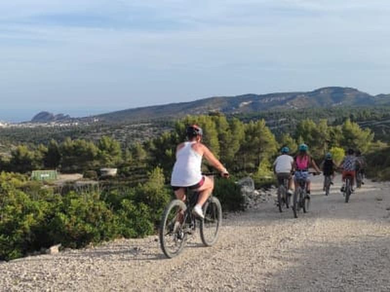 Billet Excursion VTT électrique au Cap Canaille au coucher du soleil depuis Cassis