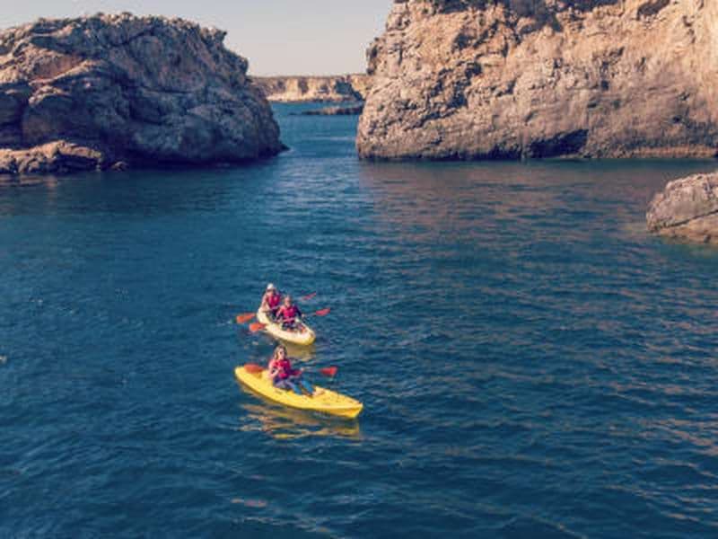 Billet Excursion guidée en kayak de la Praia da Ingrina à la Praia do Barranco, Sagres