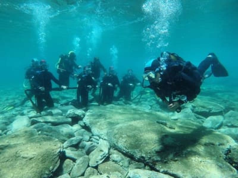 Billet Découvrez la plongée sous-marine à partir de la plage de Mononaftis à Agia Pelagia près d'Héraklion.