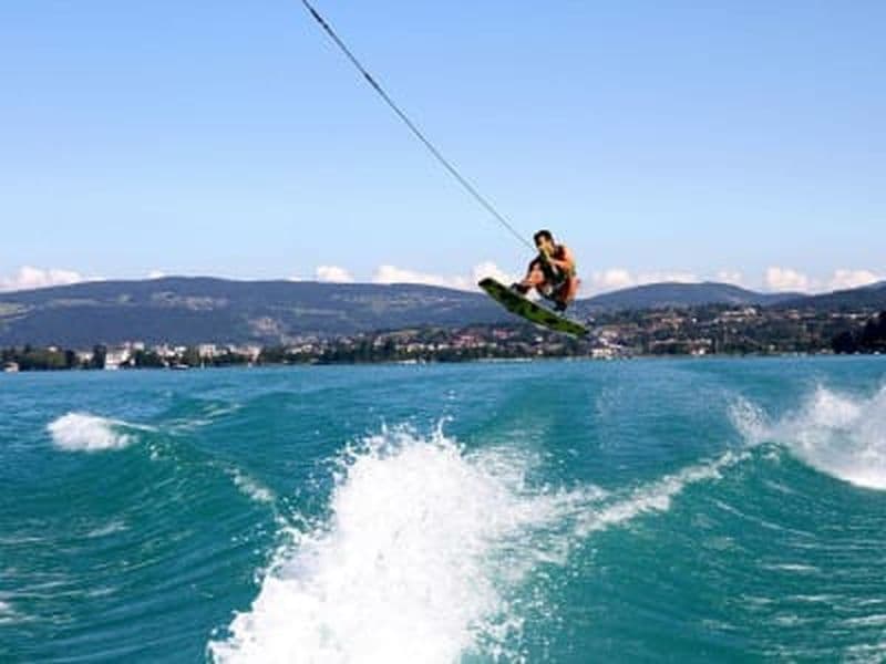 Billet Privatisation bateau de wakeboard et wakesurf sur le lac d'Annecy