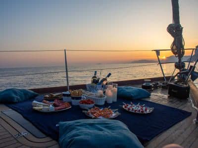 Billet Croisière en voilier à Saint-Cyr-sur-Mer au coucher du soleil
