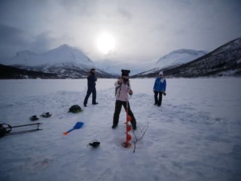 Billet Pêche sur glace et barbecue dans le fjord gelé près de Tromsø