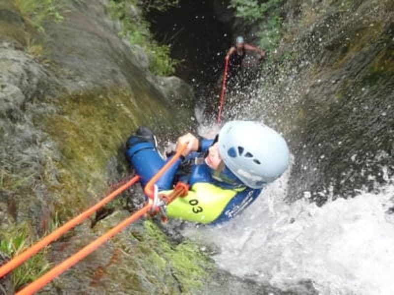 Billet Canyoning hivernal en eau chaude dans les Pyrénées Catalanes
