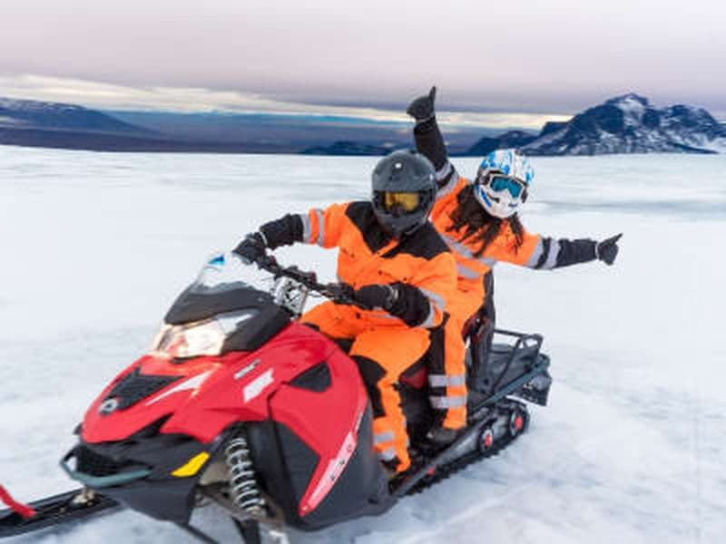 Billet Excursion en motoneige au glacier Langjökull avec visite de la spéléologie depuis Reykjavík